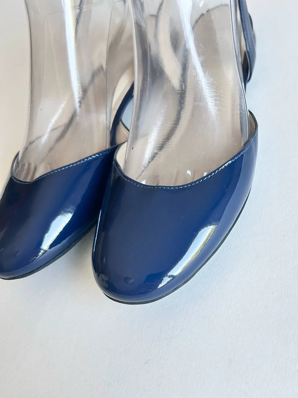 Talbots Navy Patent Leather Round Toe Rubber Outsole Flat Sandals  size 7 W.